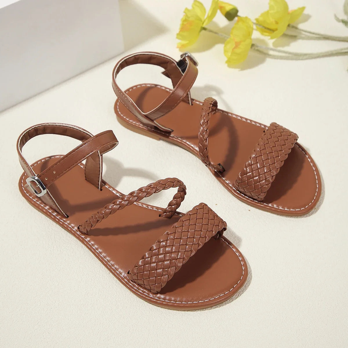 Women'S Casual Flat Sandals Braided Design Popular Brown Color Comfortable Shoes for Everyday Wear